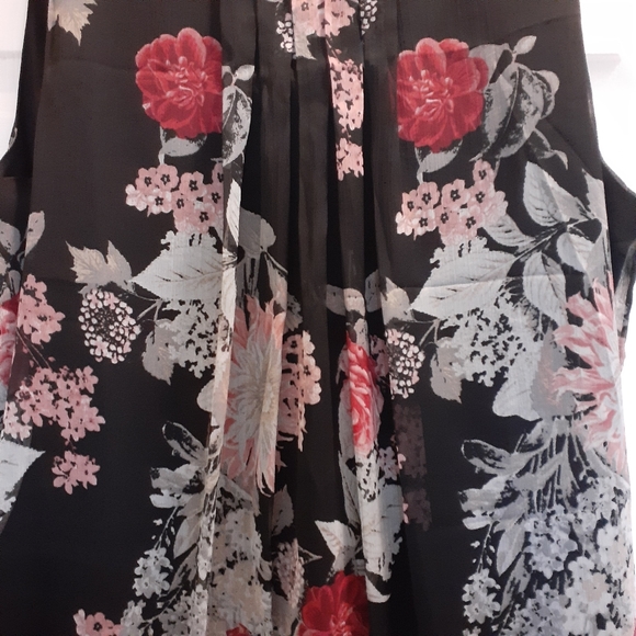 Ladies sleeveless Blouse XL.. One Fashion by Vero Moda - Picture 3 of 5